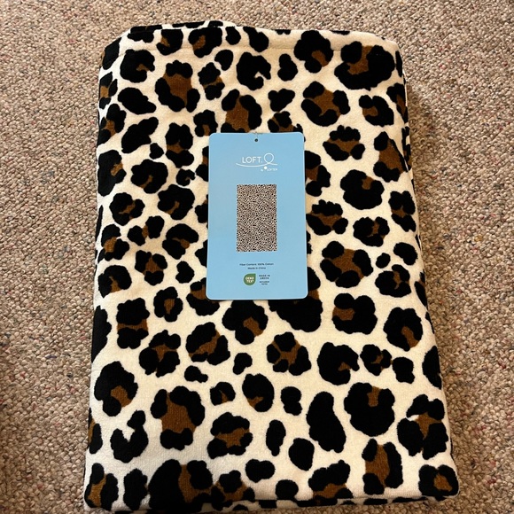 🆕 Loft by Loftex Leopard Oversized Beach Towel - Picture 5 of 9